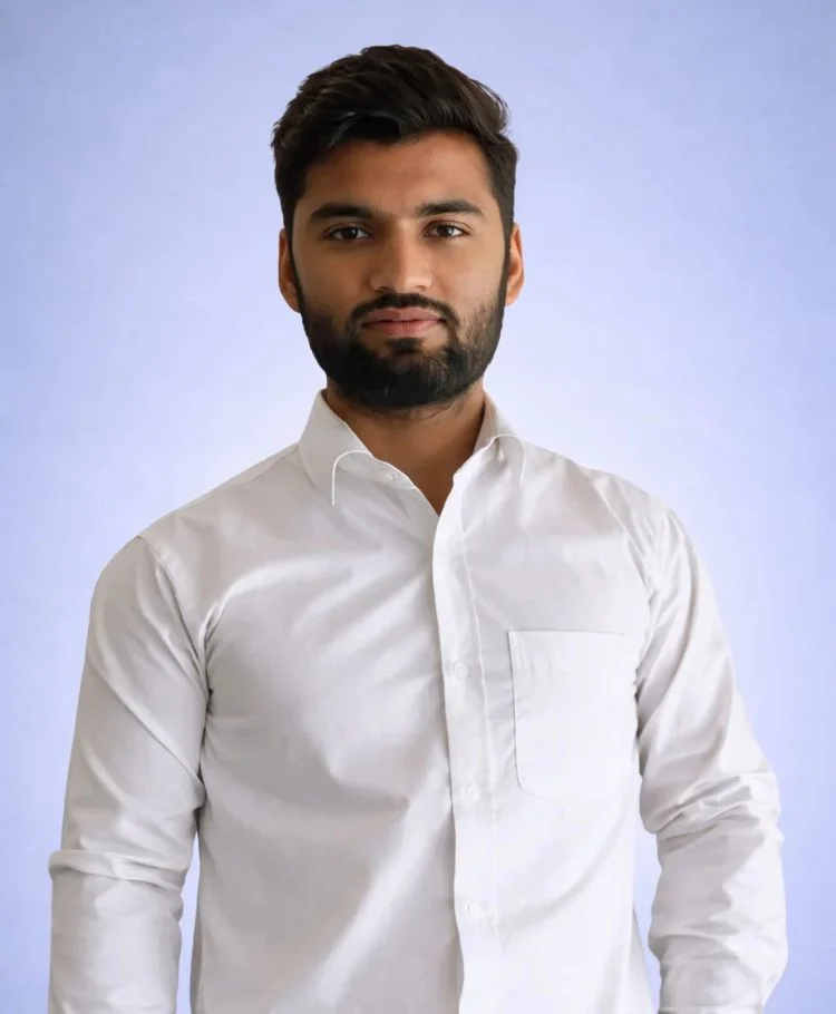 E-commerce Manager Handling Online Store and Marketplace Growth